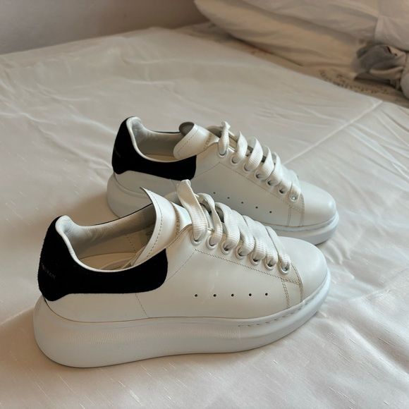 - Alexander mqueen women 7.5 sneakers shoe thick high sole.like new. No we… - Picture 3 of 9